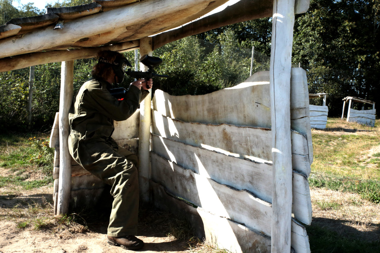 Paintballer speelt in de speedball arena