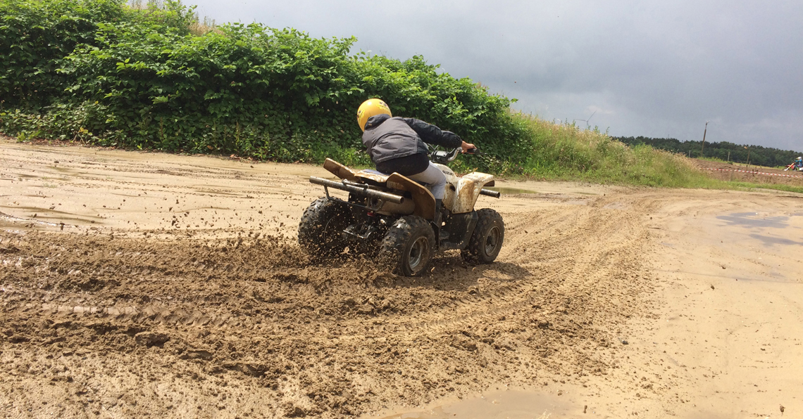 Quadfahrer beim Junggesellenabschied