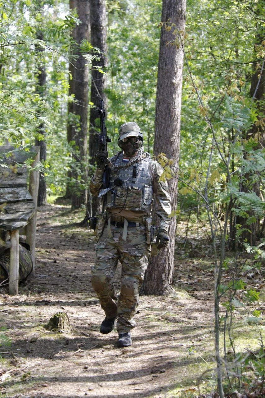 Airsoftspieler läuft zurück zur Safezone